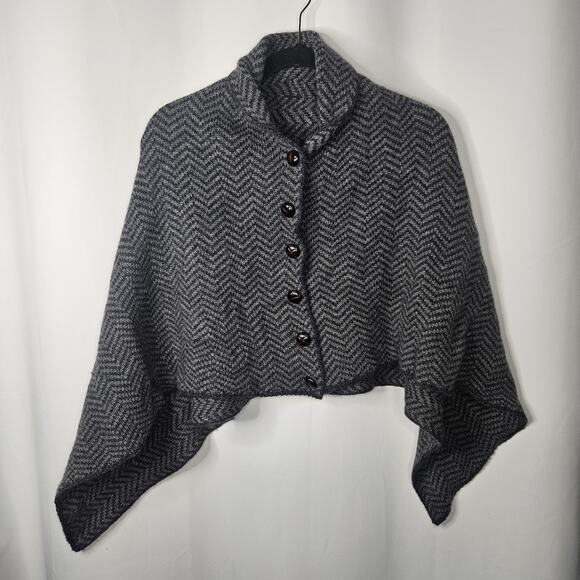 Aran Sweater Market Herringbone Gray Merino Wool Poncho Sweater Made in Ireland - Picture 1 of 6